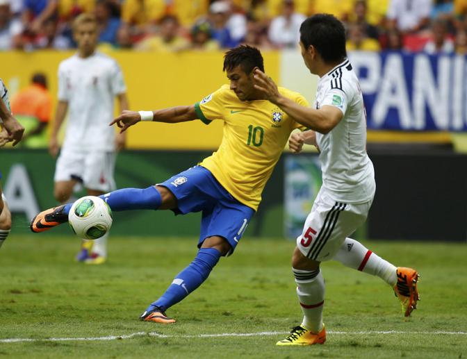 Dopo 3' arriva il capolavoro del protagonista pi atteso: Neymar. Reuters